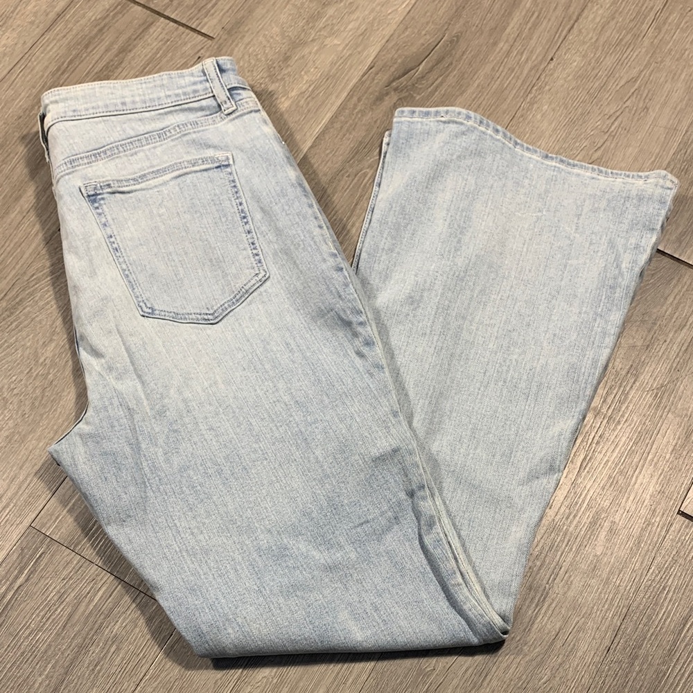 Elizabeth and James Light Wash Hugh Rise Flare Stretch Jeans size 14